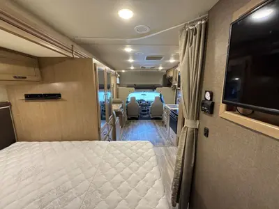 2018 Thor Motor Coach Four Winds photo 46