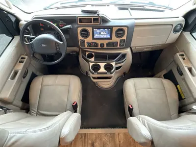 2018 Thor Motor Coach Four Winds photo 44