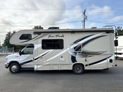 2018 Thor Motor Coach Four Winds photo 6