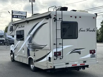 2018 Thor Motor Coach Four Winds photo 7