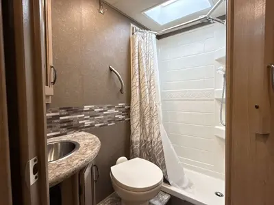 2018 Thor Motor Coach Four Winds photo 40