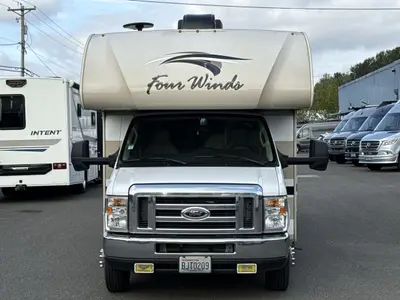 2018 Thor Motor Coach Four Winds photo 4
