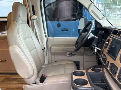 2018 Thor Motor Coach Four Winds photo 22