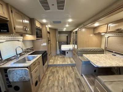 2018 Thor Motor Coach Four Winds photo 45
