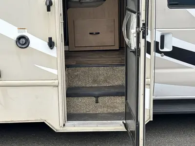 2018 Thor Motor Coach Four Winds photo 21
