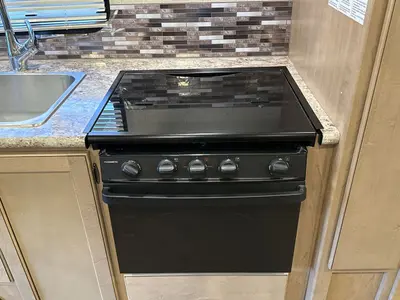 2018 Thor Motor Coach Four Winds photo 33