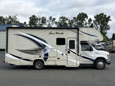2018 Thor Motor Coach Four Winds photo 10