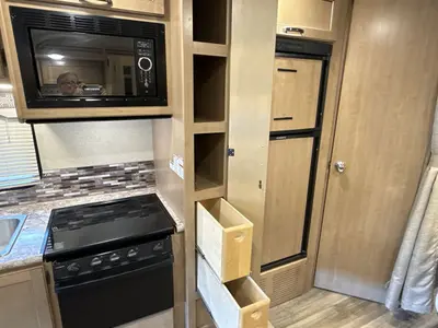 2018 Thor Motor Coach Four Winds photo 47