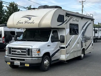 2018 Thor Motor Coach Four Winds photo 5