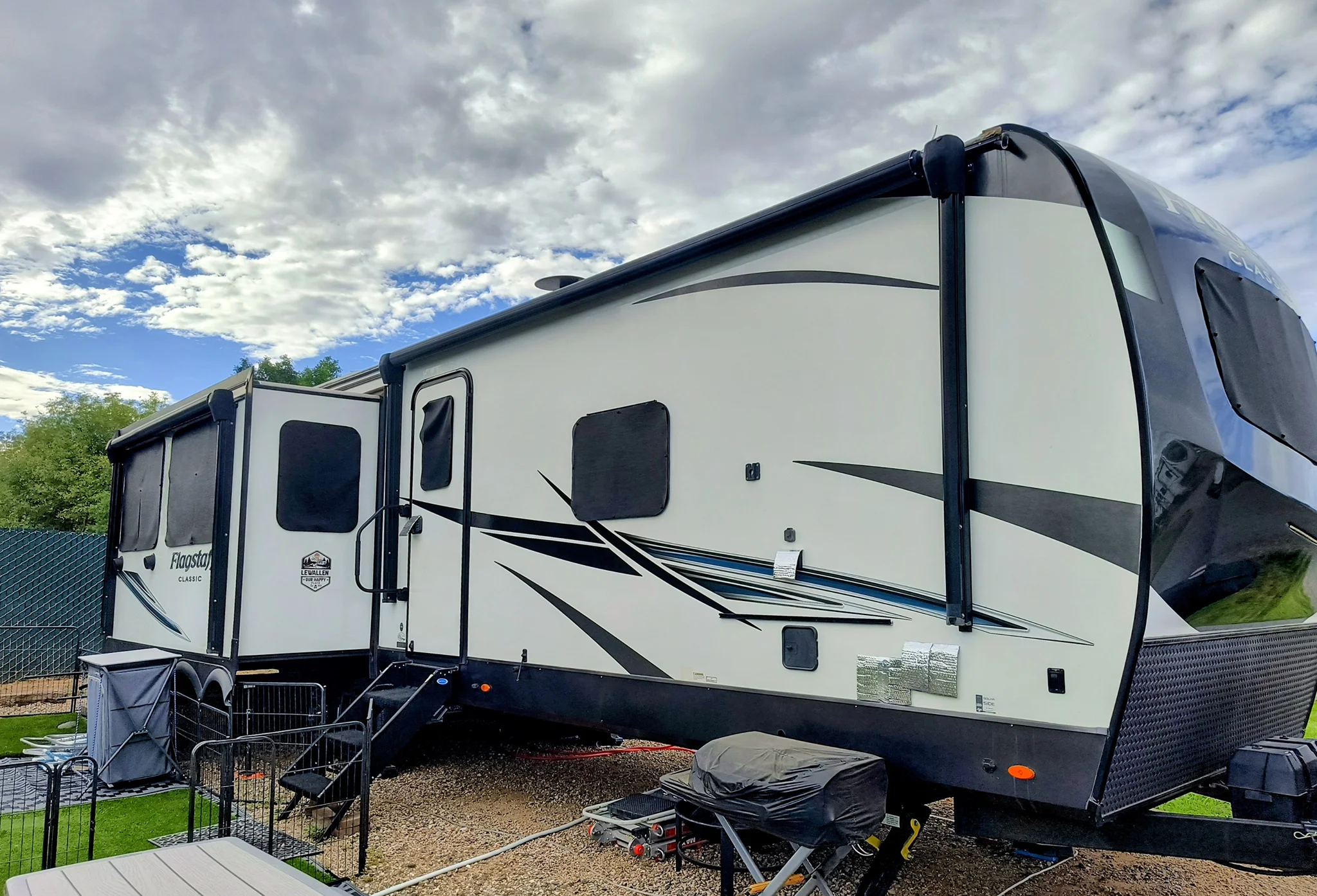 2022 FOREST RIVER FLAGSTAFF CLASSIC exterior