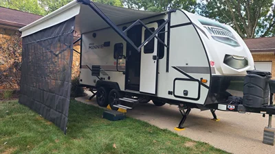 2021 WINNEBAGO MICRO MINNIE photo 2