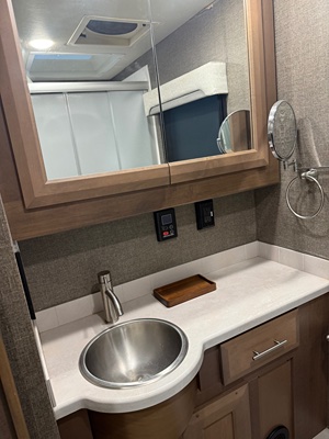 2022 THOR MOTOR COACH PALAZZO photo 9
