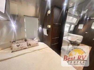 2017 Airstream International Signature photo 49
