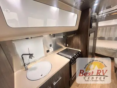 2017 Airstream International Signature photo 24