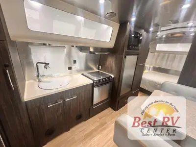 2017 Airstream International Signature photo 14