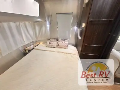 2017 Airstream International Signature photo 47