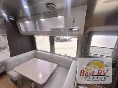 2017 Airstream International Signature photo 31