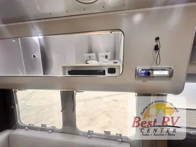 2017 Airstream International Signature photo 34