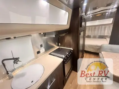 2017 Airstream International Signature photo 25