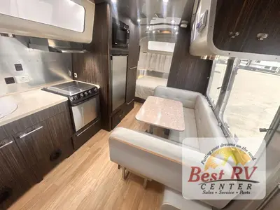 2017 Airstream International Signature photo 13