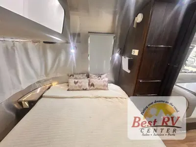 2017 Airstream International Signature photo 48