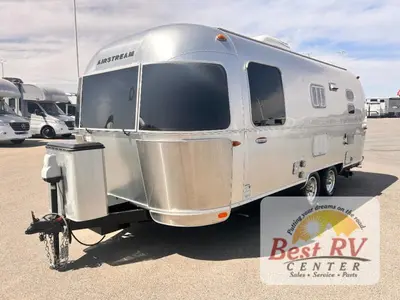 2017 Airstream International Signature photo 7