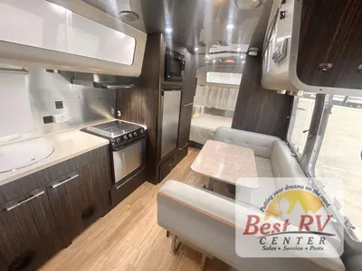 2017 Airstream International Signature photo 12