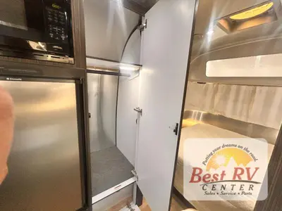 2017 Airstream International Signature photo 42