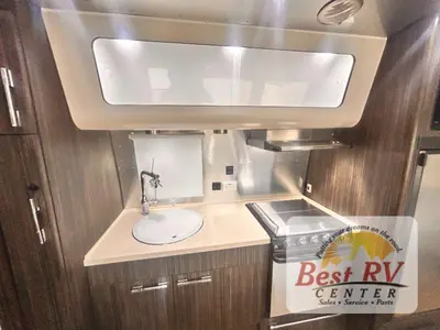 2017 Airstream International Signature photo 16