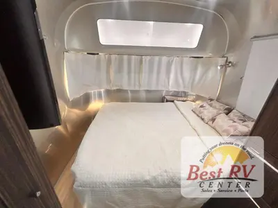 2017 Airstream International Signature photo 45
