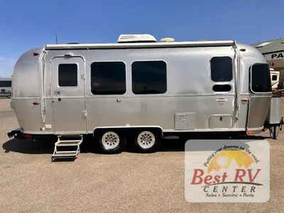 2017 Airstream International Signature photo 2