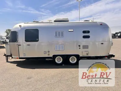 2017 Airstream International Signature photo 6