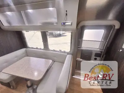 2017 Airstream International Signature photo 32