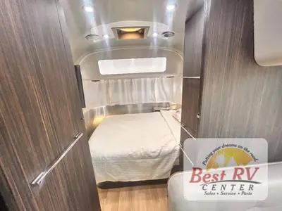 2017 Airstream International Signature photo 43