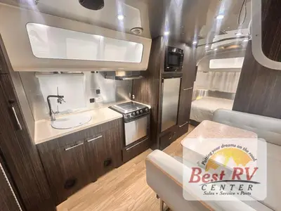 2017 Airstream International Signature photo 9