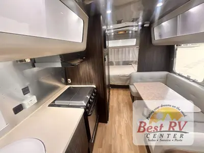 2017 Airstream International Signature photo 26