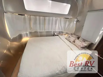 2017 Airstream International Signature photo 46