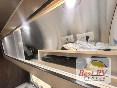 2017 Airstream International Signature photo 35