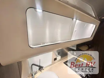 2017 Airstream International Signature photo 23