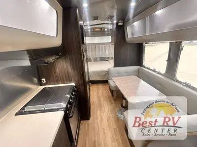2017 Airstream International Signature photo 27