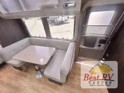 2017 Airstream International Signature photo 33