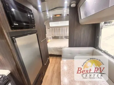 2017 Airstream International Signature photo 39