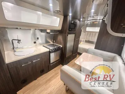 2017 Airstream International Signature photo 11