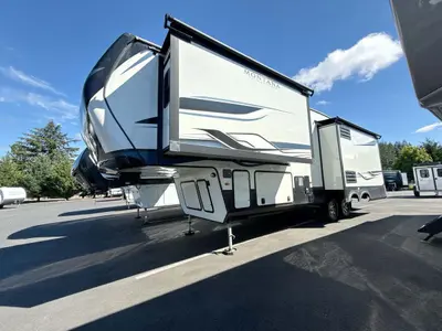 2022 Keystone Montana photo 8