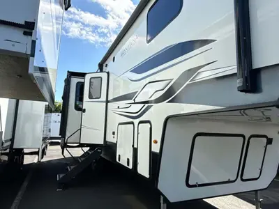 2022 Keystone Montana photo 12