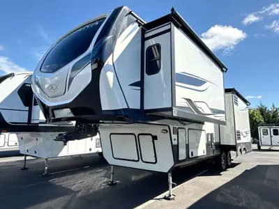 2022 Keystone Montana photo 7