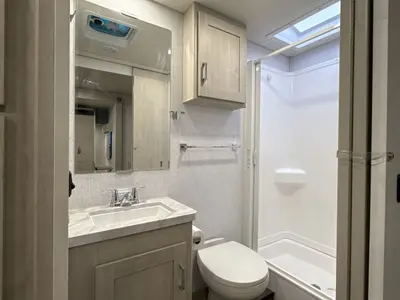 2027 Winnebago Suncruiser photo 39