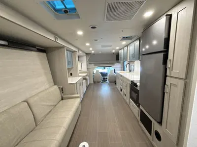 2027 Winnebago Suncruiser photo 45