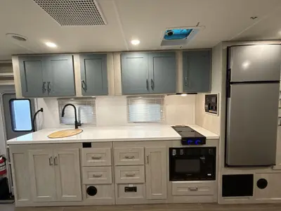 2027 Winnebago Suncruiser photo 48