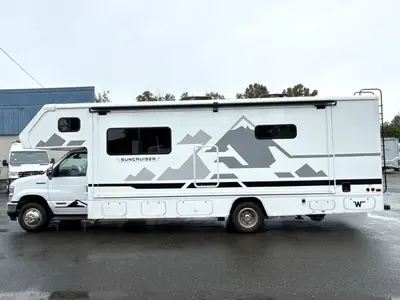 2027 Winnebago Suncruiser photo 6